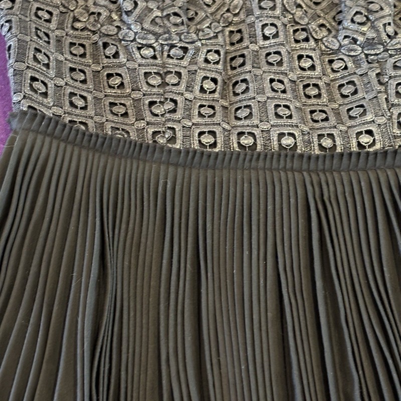 Dress Black Lace W/pleated Skirt 6