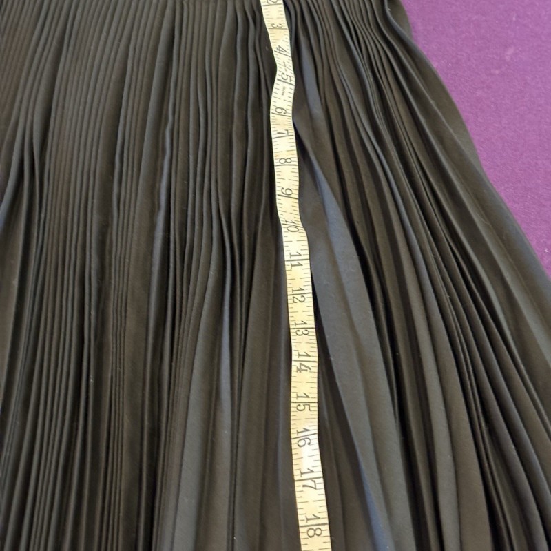 Dress Black Lace W/pleated Skirt 6