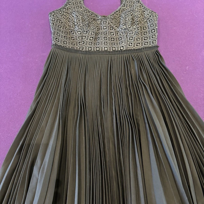 Dress Black Lace W/pleated Skirt 6